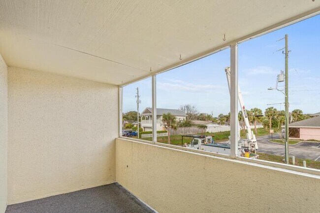 Building Photo - 1000 3rd St