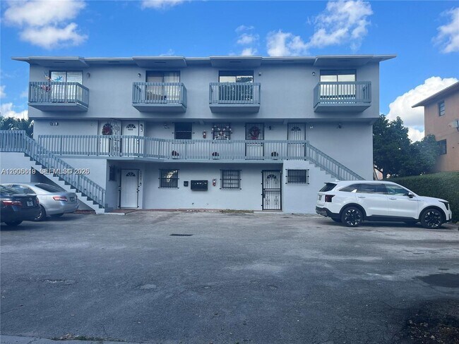 Building Photo - 2255 W 55th St