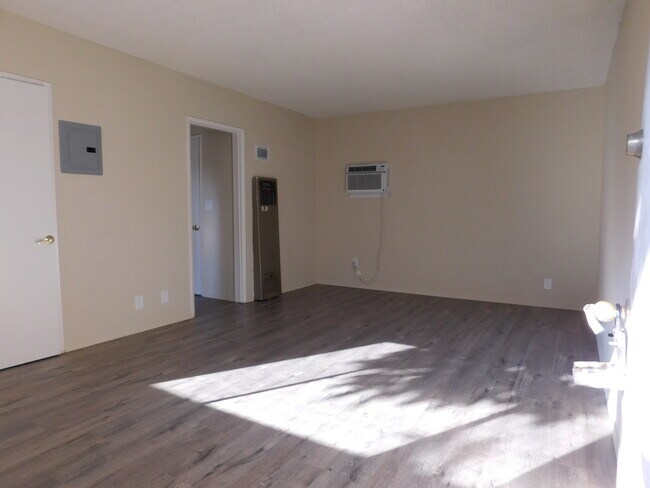 Building Photo - 3513 W Alameda Ave