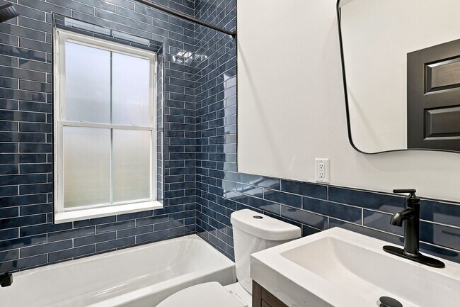 Building Photo - 2434 N 33rd St