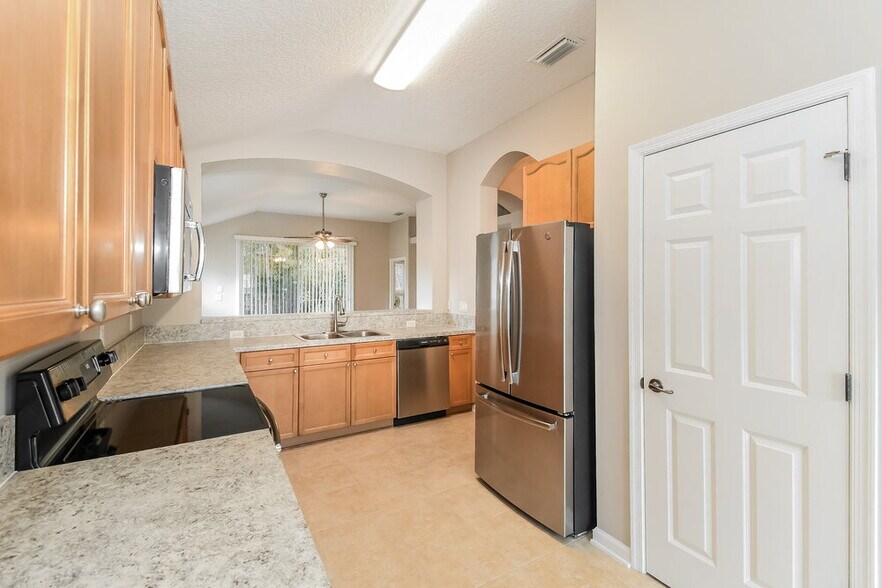 Building Photo - 875 Woodbridge Hollow N