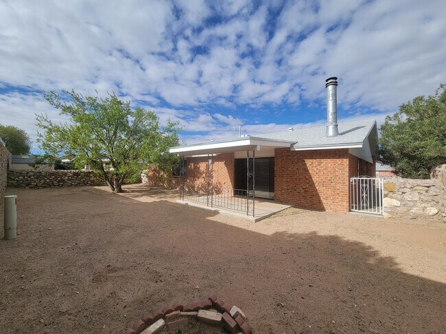 Building Photo - 7716 Iroquois Dr