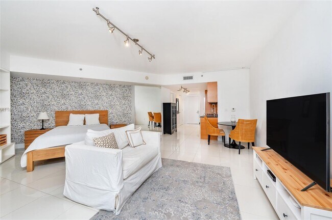 Building Photo - 475 Brickell Ave