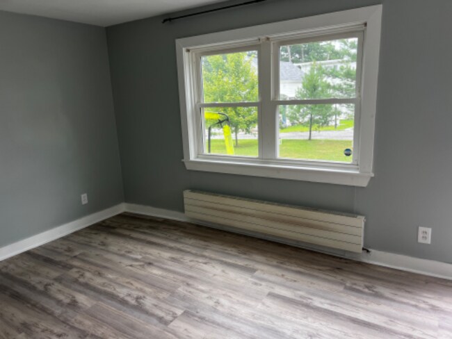 Building Photo - 10 Battey Dr