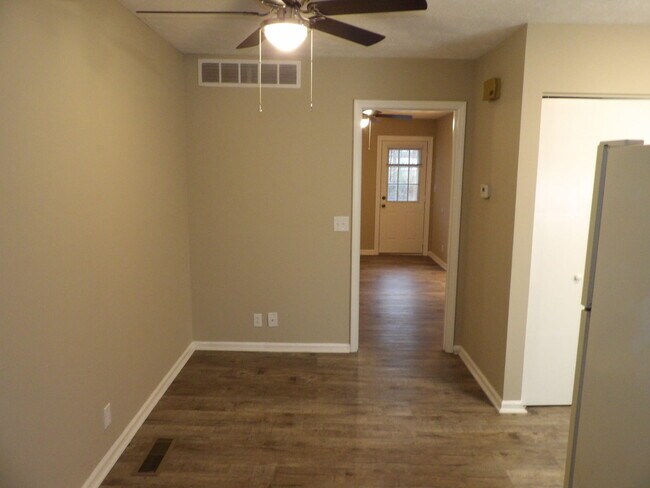 Building Photo - 176 Landings Dr