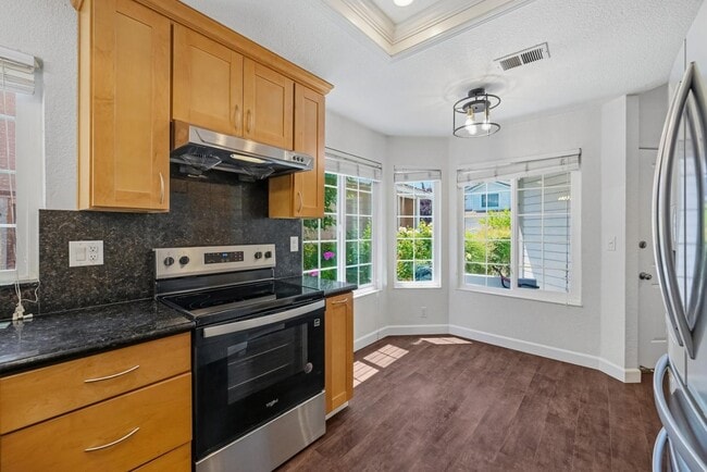 Building Photo - 1286 Crestpoint Dr