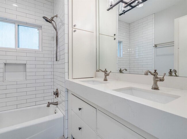 Building Photo - 7933 Wheel Rim Cir