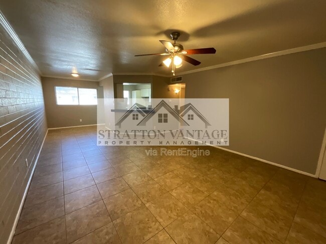 Building Photo - 810 E Colter St