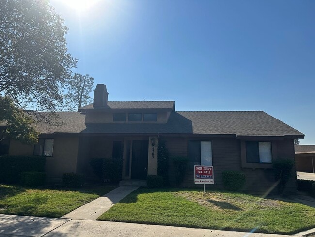 Building Photo - 4703 W Cypress Ave