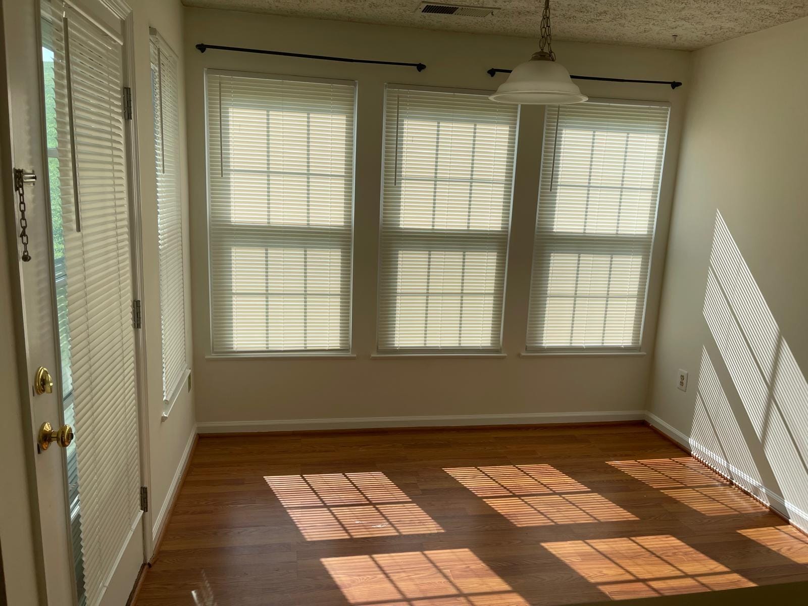 Building Photo - 5610 Avonshire Pl