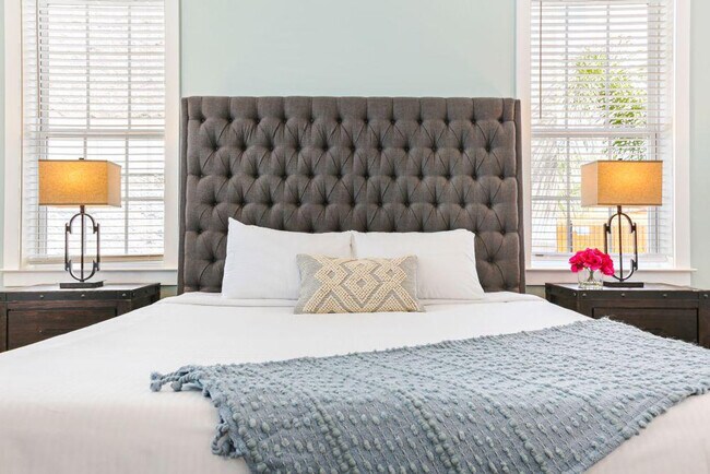 Building Photo - 1218 Carondelet St