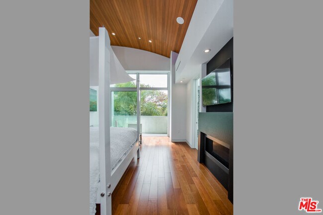 Building Photo - 1217 Cabrillo Ave