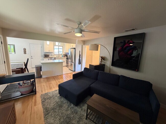Building Photo - Fully Furnished 3BR/2BA Sacramento Home |  Flexible 3–12 Month Leases