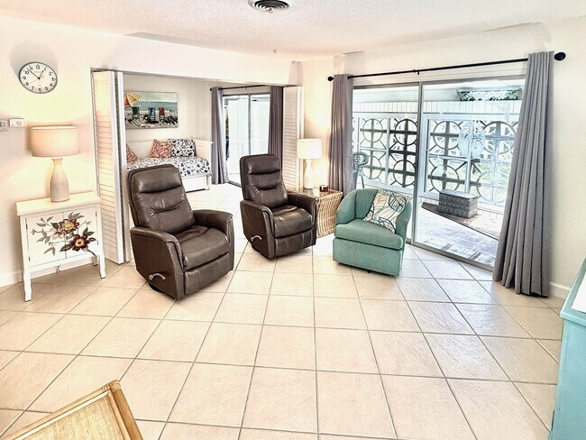 Building Photo - 1205 Tarpon Center Dr
