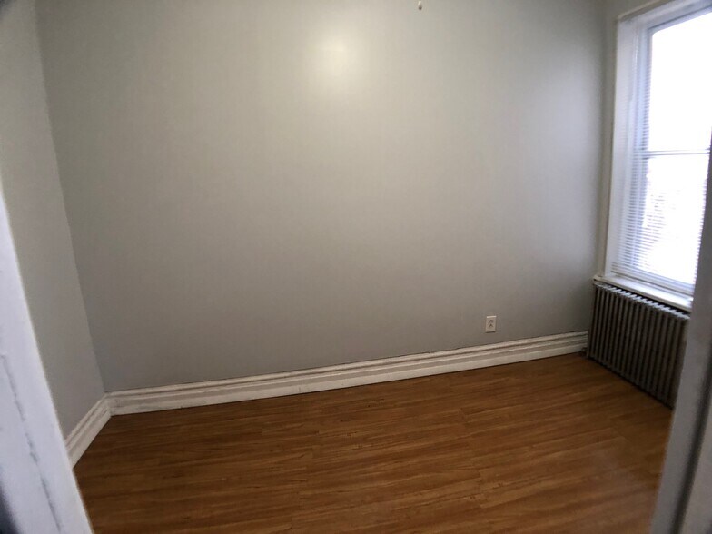 Building Photo - 1237 S 51st Ave