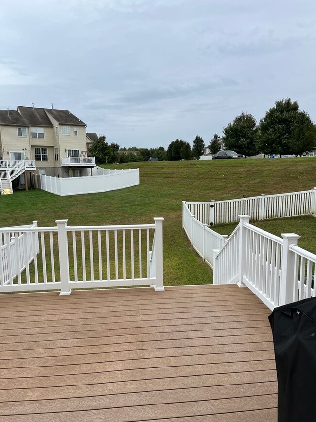 Building Photo - 3BR Townhome in Abingdon: Deck, Assigned Parking, Pool, Gym + W/D