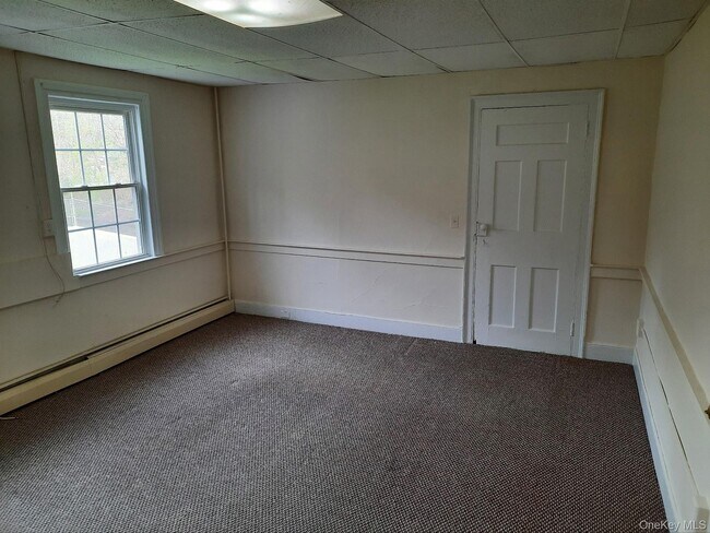 Building Photo - 29 Quaker Hill Rd
