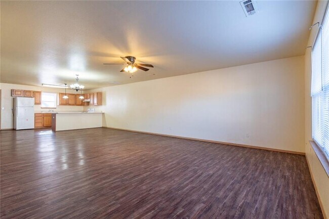 Building Photo - 210 Meadow Ct