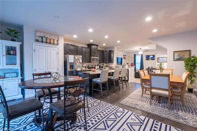 Building Photo - 605 Brickell Chase