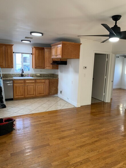 Building Photo - 940 1/2 N Serrano Ave
