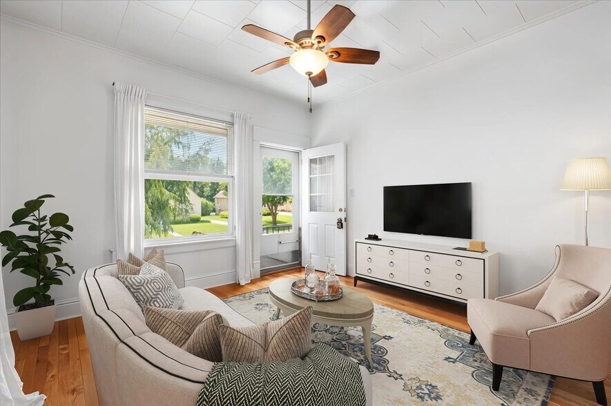 Living Room - 1052 Poplar St