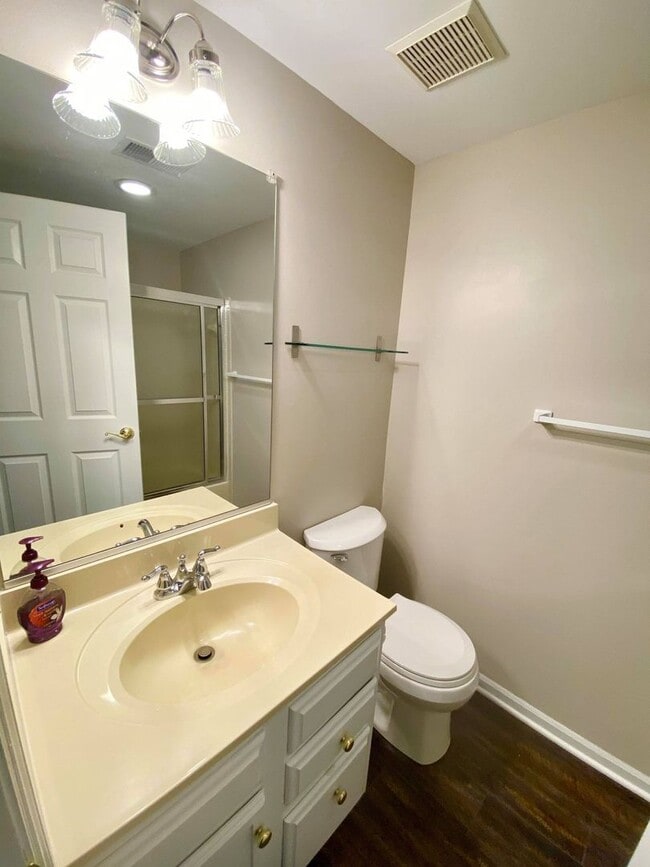 Building Photo - Charming 2 Bedroom/ 1 Bathroom Parkville Condo in Lovely Seven Courts Community