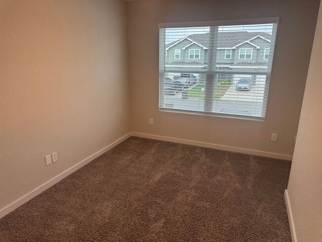 Building Photo - Stylish, Spacious & Close to It All – Your Ideal Townhome Awaits!