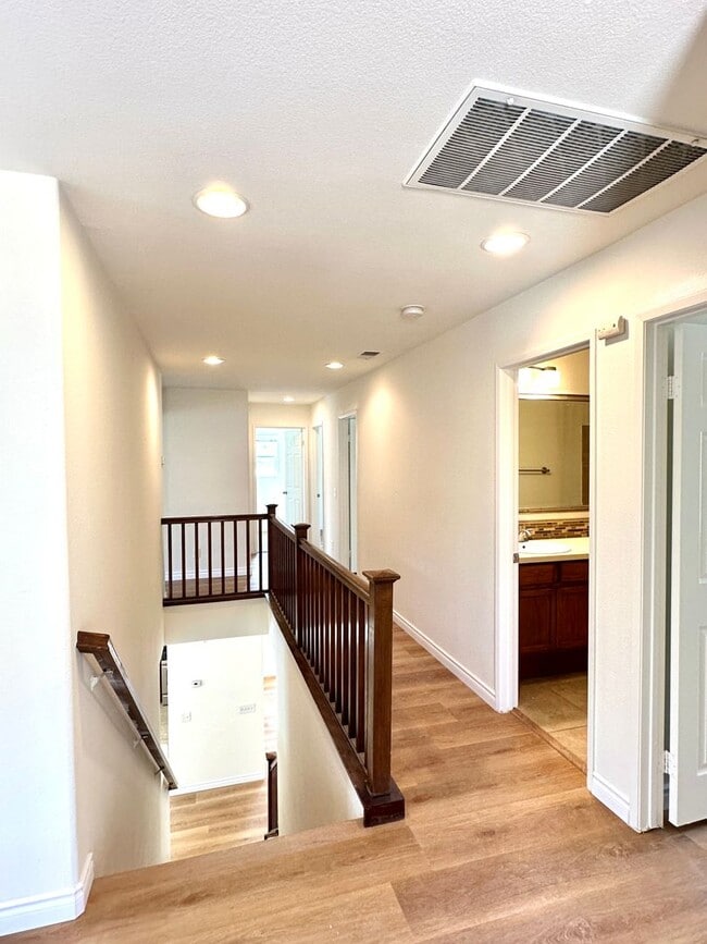 Building Photo - Spacious Family Oasis in the Heart of East...