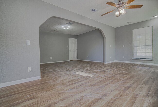 Building Photo - 1807 Briar Hill Dr