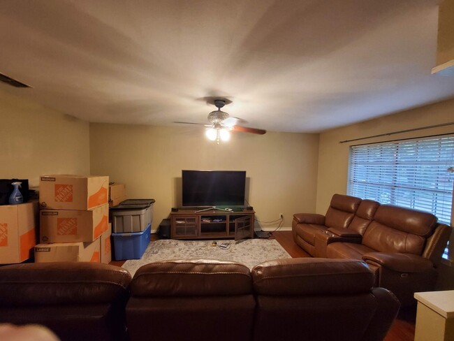 Building Photo - 3 br, 2 bath House - 627 Woodmere Dr