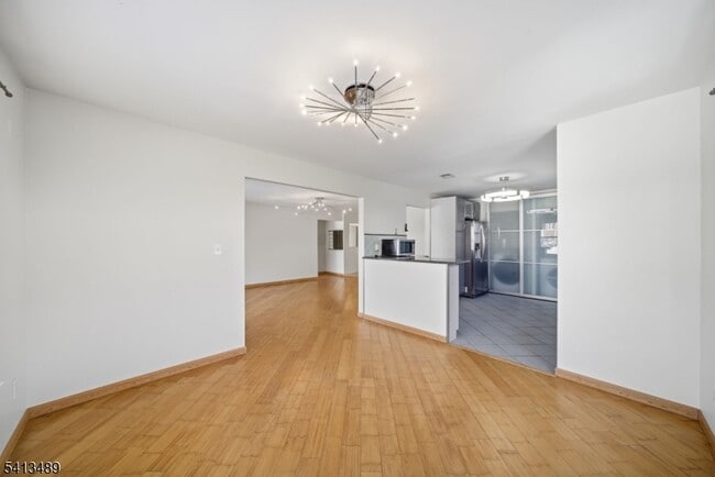 Building Photo - 8 Jennifer Dr