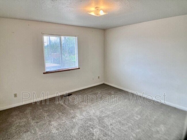 Building Photo - 1891 N Hill Field Rd