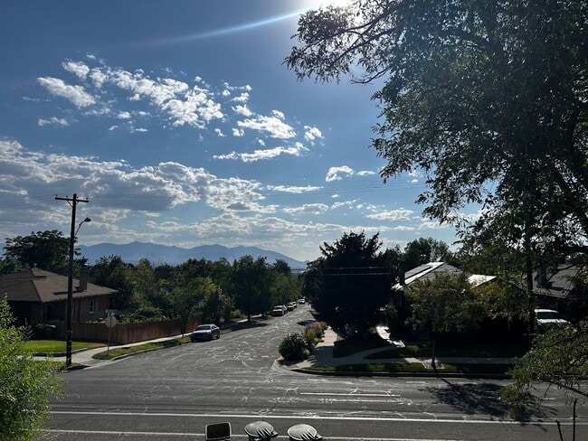 Building Photo - Newly Painted 2-Bedroom Apartment in SLC!