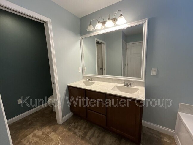 Building Photo - 2711 London Ln