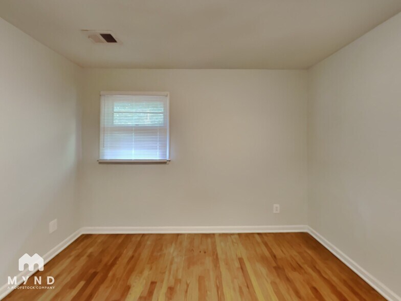 Building Photo - 10616 Thrasher Rd