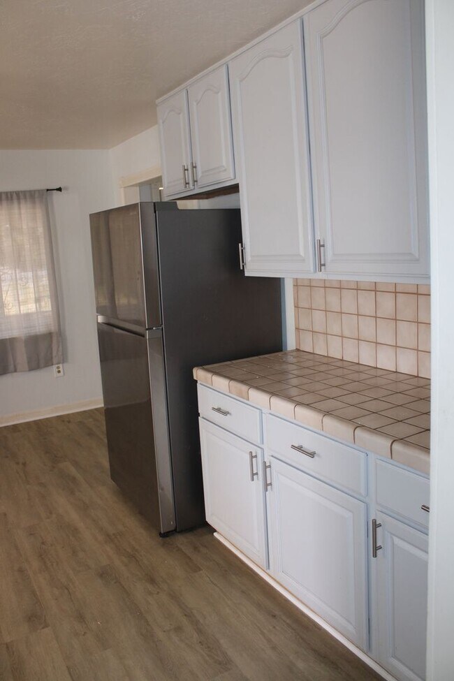Building Photo - Gated Three Bedroom, 1 Bathroom House in Bay Point