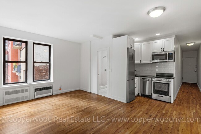 Interior Photo - 315 East 84th St