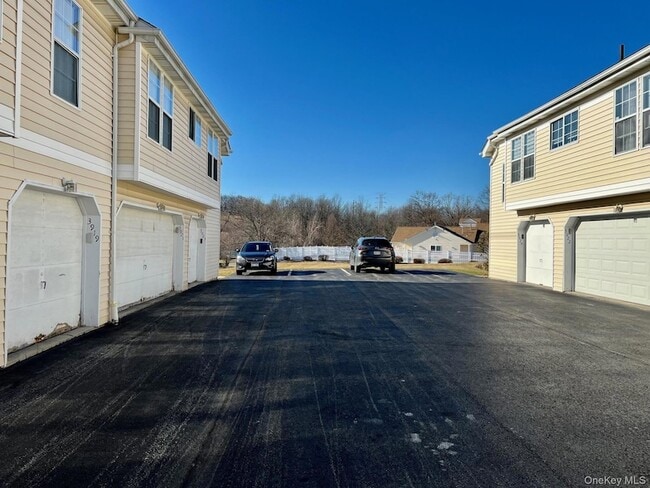 Building Photo - 3917 Whispering Hills Dr