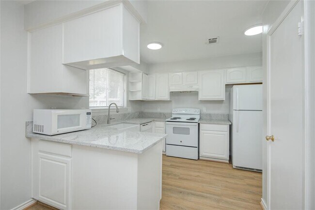 Building Photo - 23415 Verngate Dr