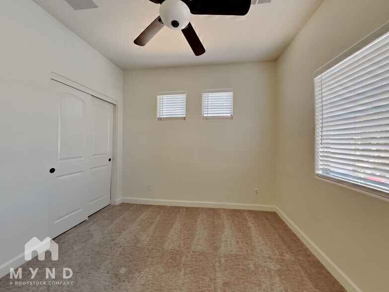 Building Photo - 14535 W Port Royale Ln