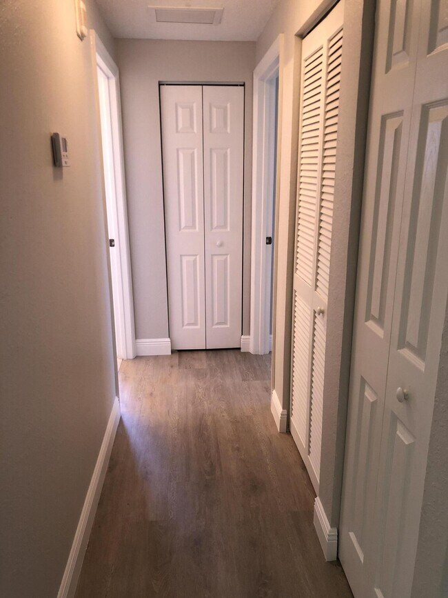 Building Photo - 3023 Alcazar Pl