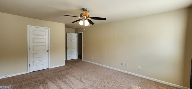 Building Photo - 525 Twelve Oaks Dr