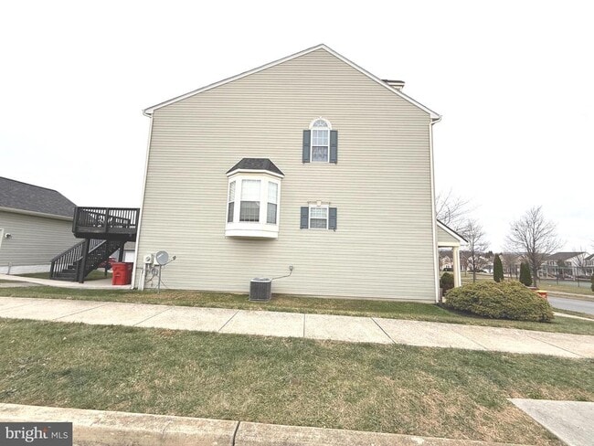 Building Photo - 60 Deerbrook Dr