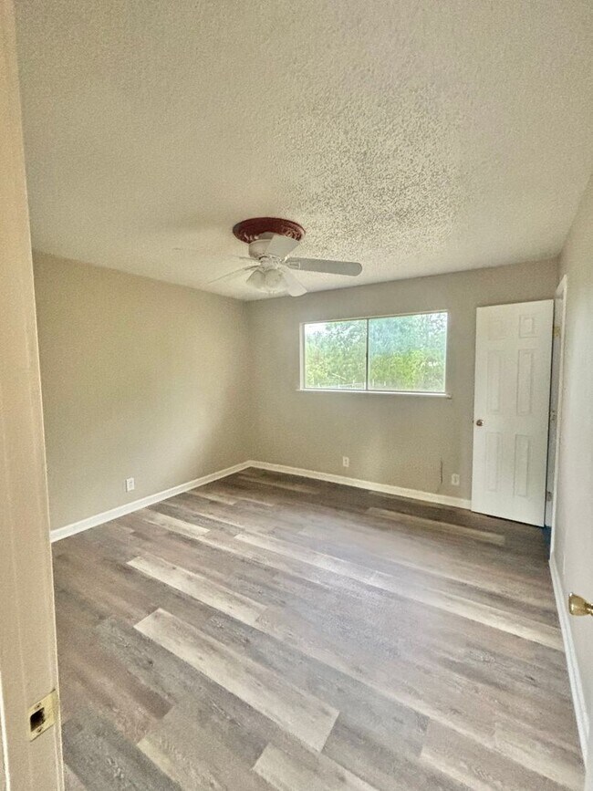 Building Photo - COMING SOON!! 3 Bedroom 2 Bathroom Home!!!