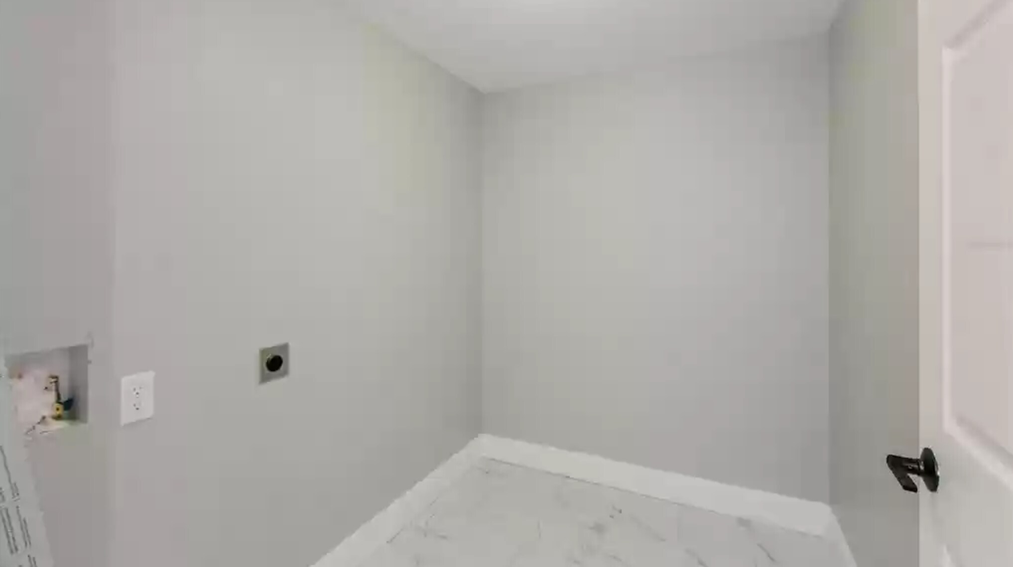 Closet & W/D Hookups - 813 Pinewood Ct