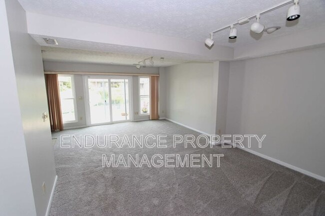 Building Photo - 482 Madeira Ct