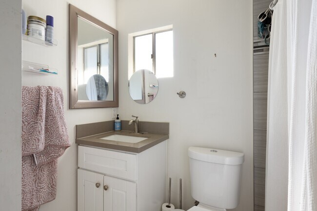 Building Photo - 6162 Mary Ln Dr