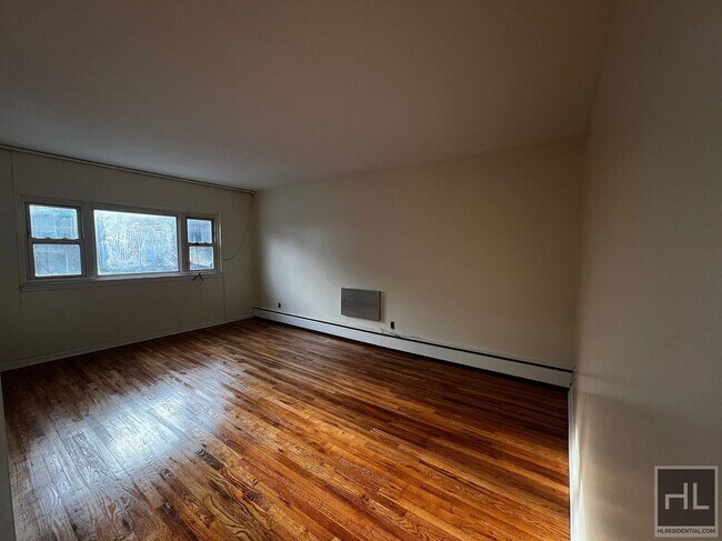 Building Photo - AMUNDSON AVENUE