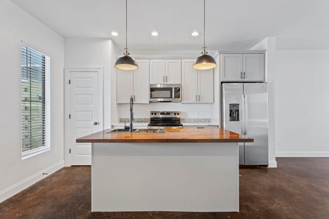 Building Photo - 3552 Knight Ln