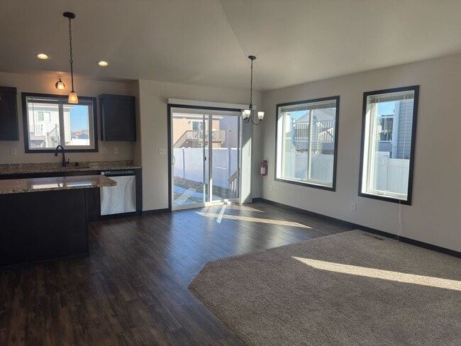 Building Photo - 4 Bed 3 Bath Single Family Home